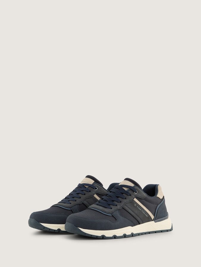 Sneakers met mesh inzetstuk door Men, navy