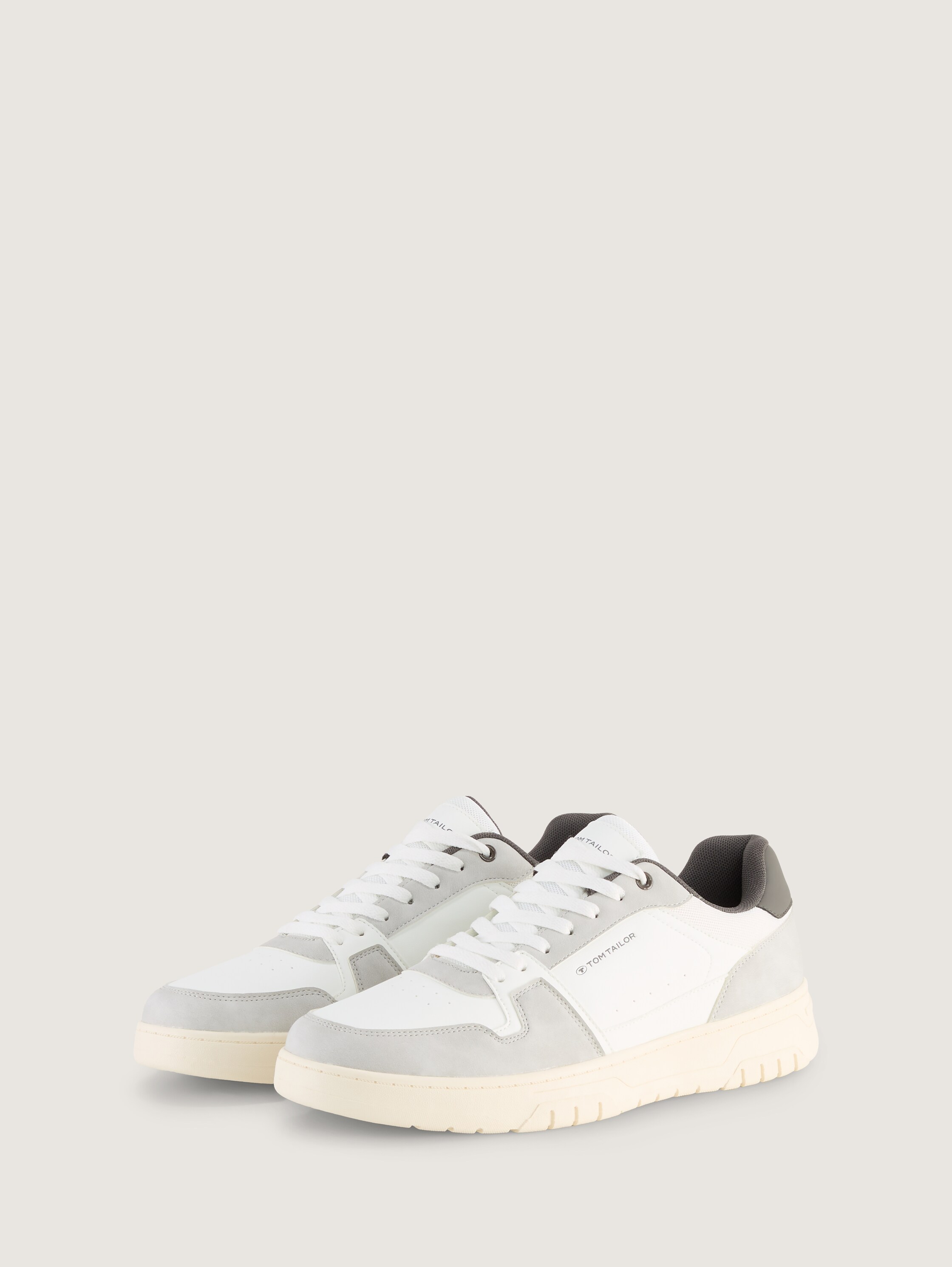 Sneaker mit Colour-Blocking - whiteltgrey - seitliche Produkt-Ansicht