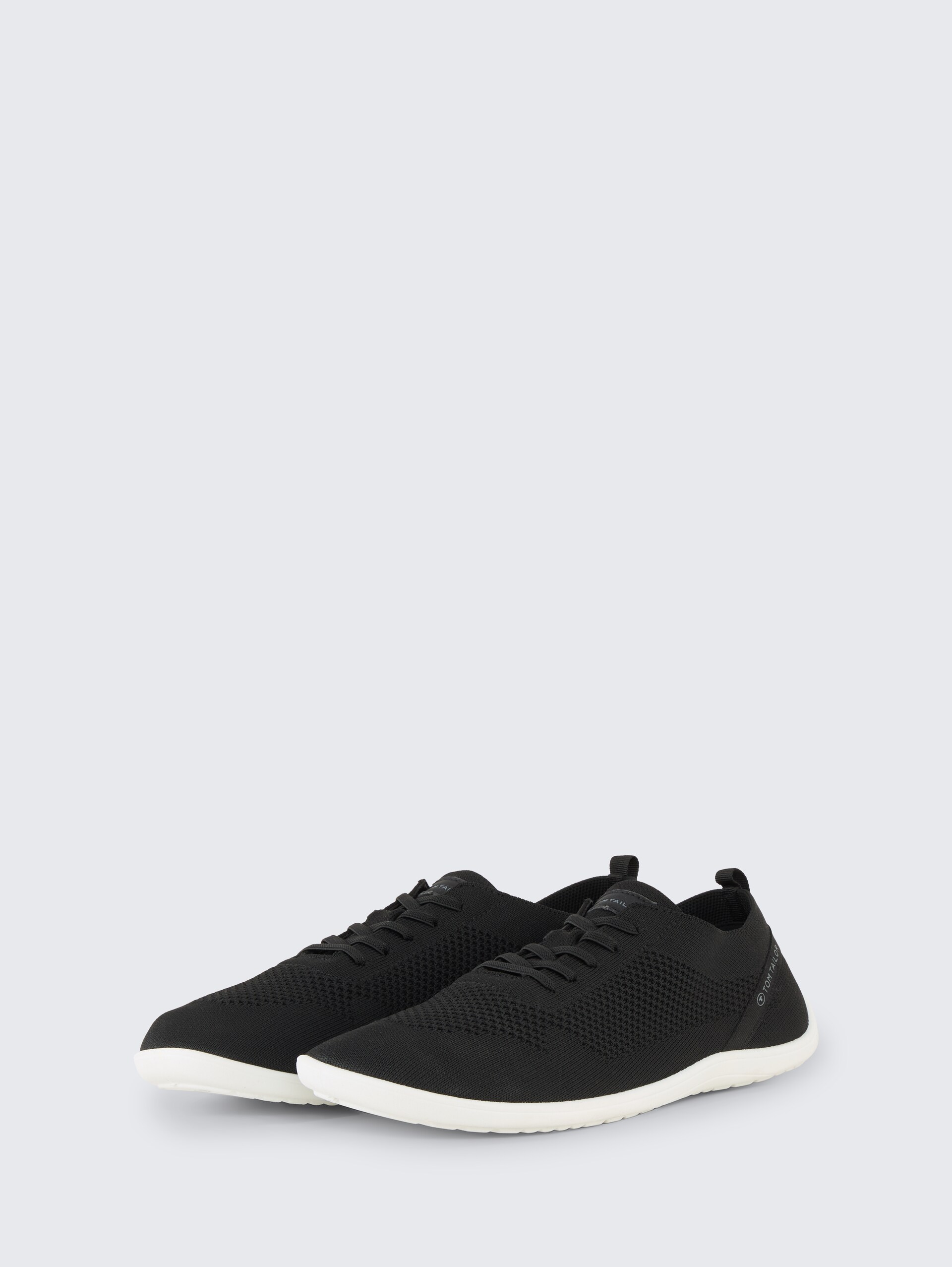 Leichte Schlupf-Sneaker mit Mesh - black - seitliche Produkt-Ansicht