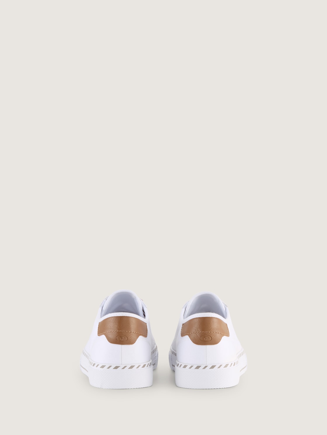 Leichter Sneaker aus Textilstoff - white - Produkt-Rückansicht