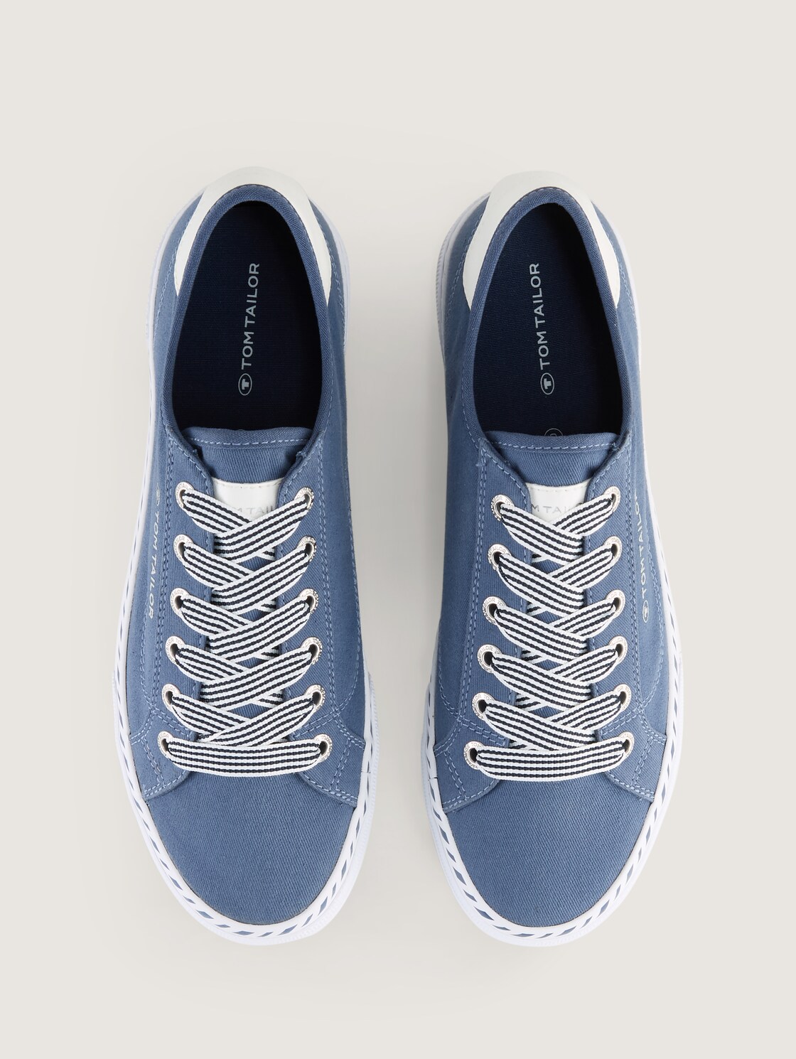 Leichter Sneaker aus Textilstoff - denim - Produkt-Ansicht von oben 
