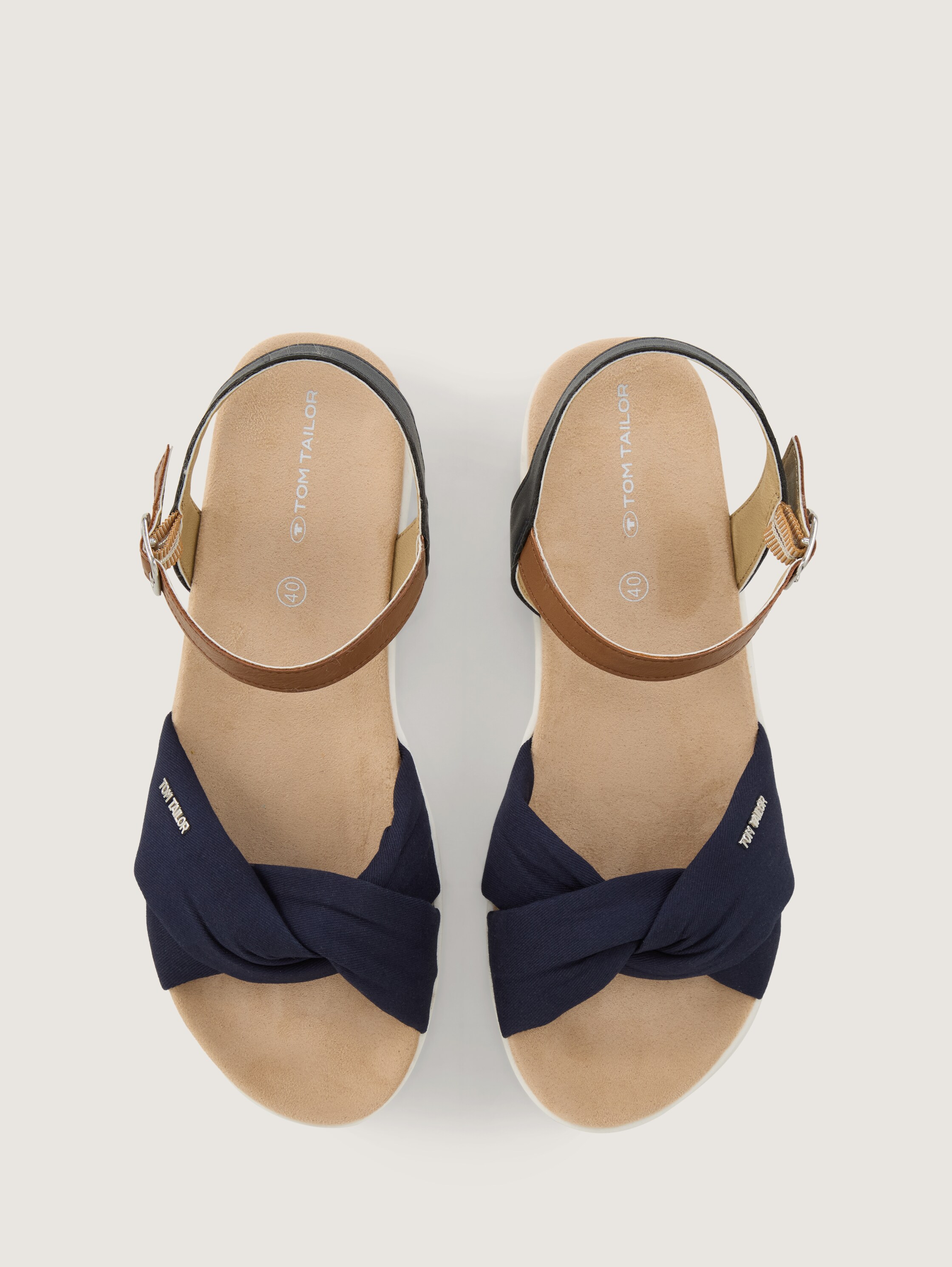 Flache Sandalen mit Verschluss-Schnallen - navy - 