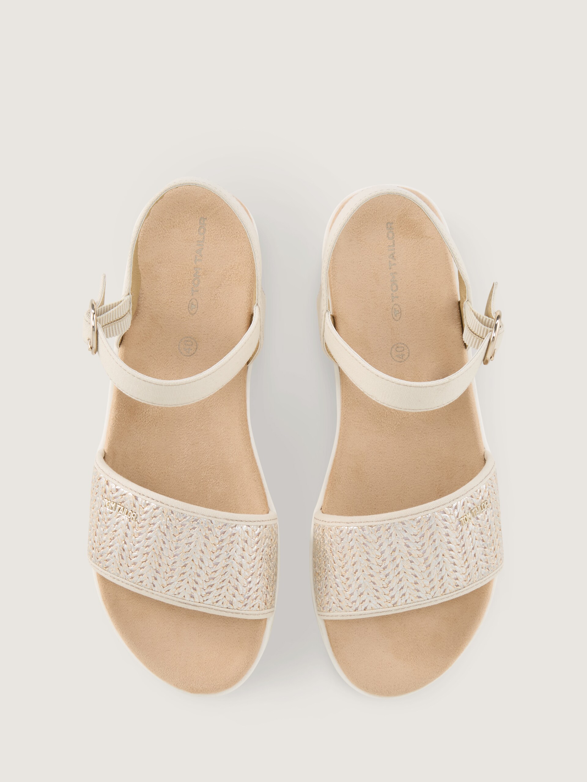 Flache Sandalen mit Flechtmuster - gold - Produkt-Ansicht von oben 