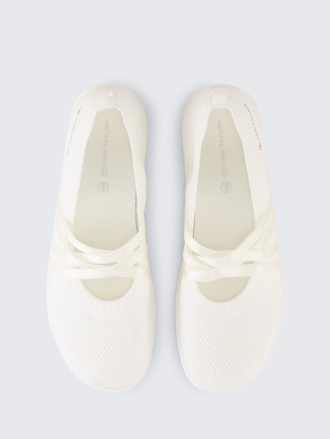 Flache Slipper mit Riemen - white - Produkt-Ansicht von oben 