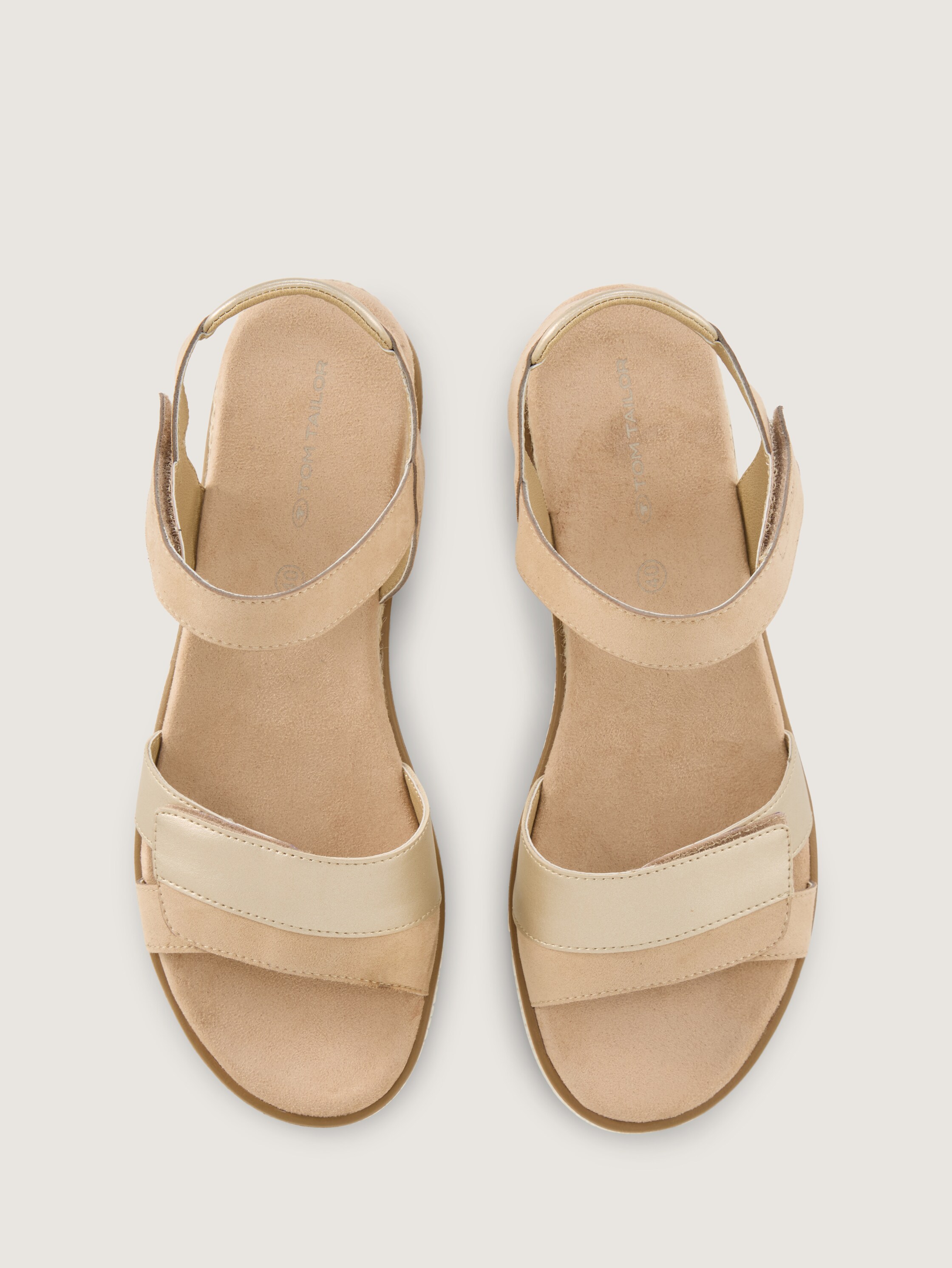 Sandalen mit Keilabsatz - sand - 