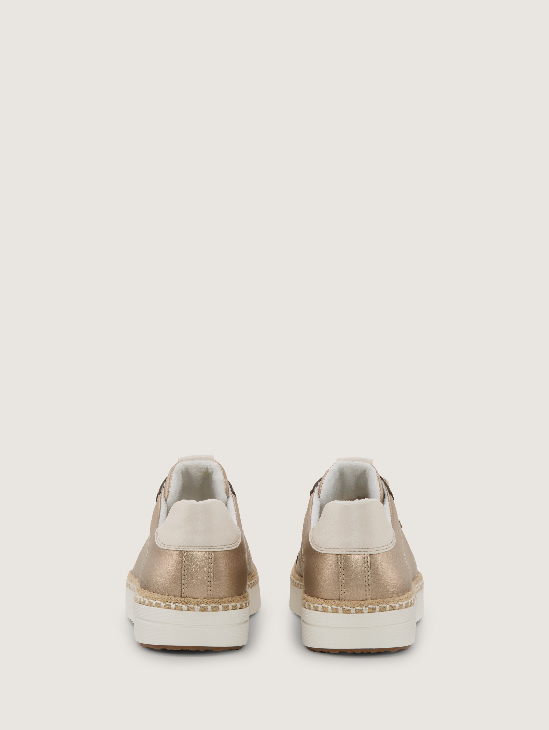 Sneaker im Metallic-Look - gold - 