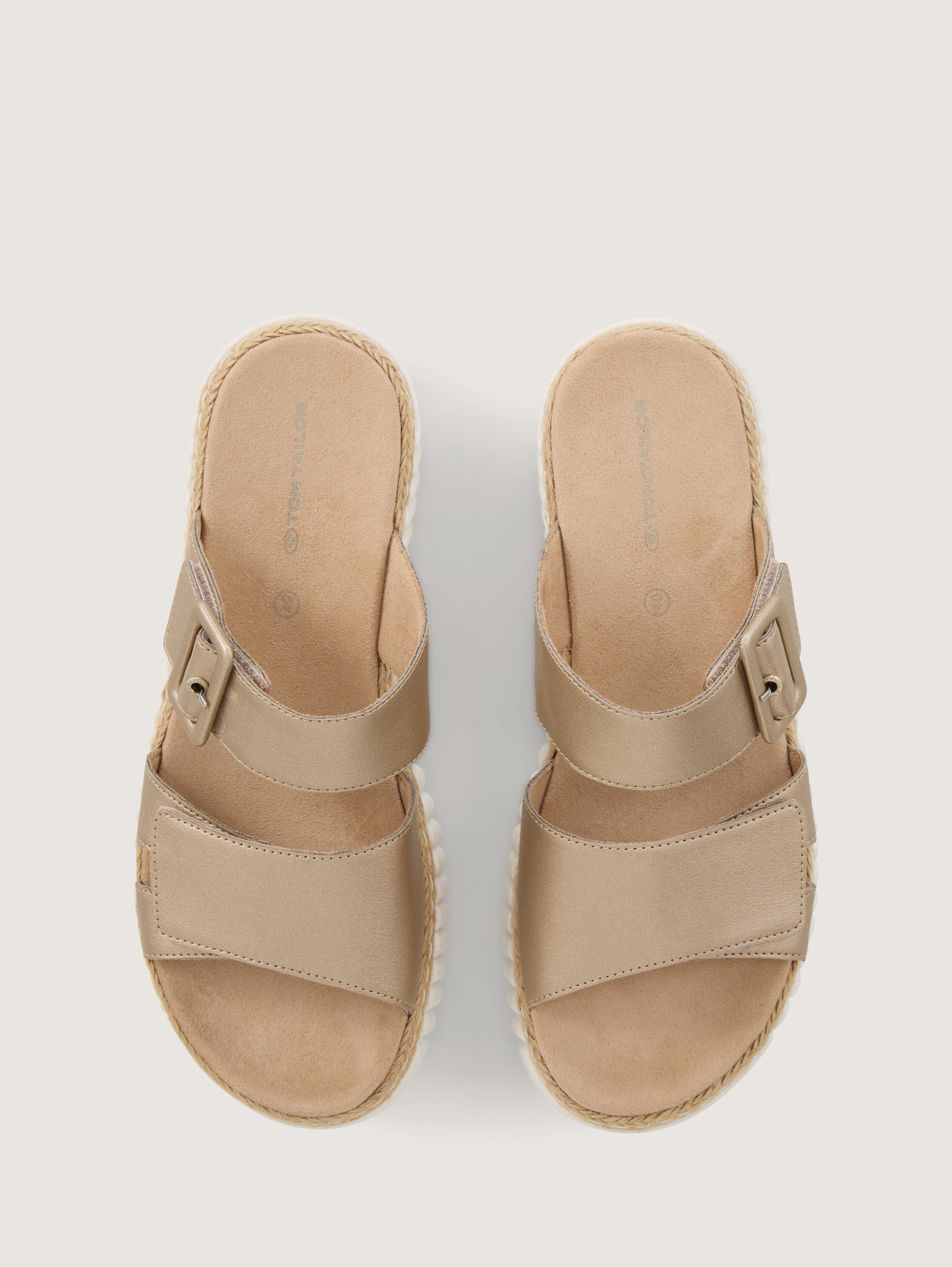 Sandalen im Metallic-Look - gold - 