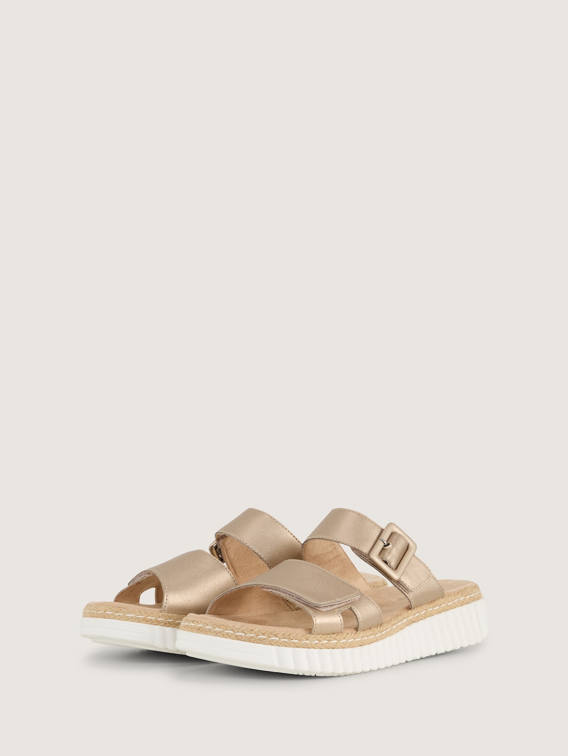 Sandalen im Metallic-Look - gold - seitliche Produkt-Ansicht