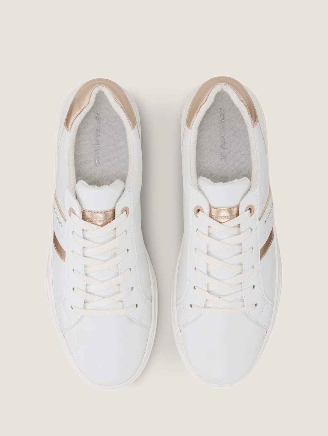 Sneaker mit Metallic-Details - white - Produkt-Ansicht von oben 