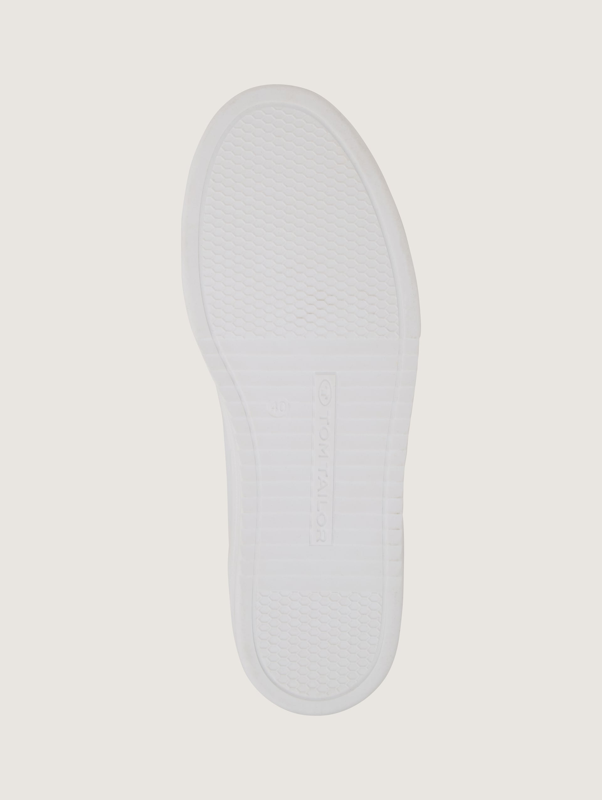 Sneaker mit Metallic-Details - white - Produkt-Ansicht Sohle
