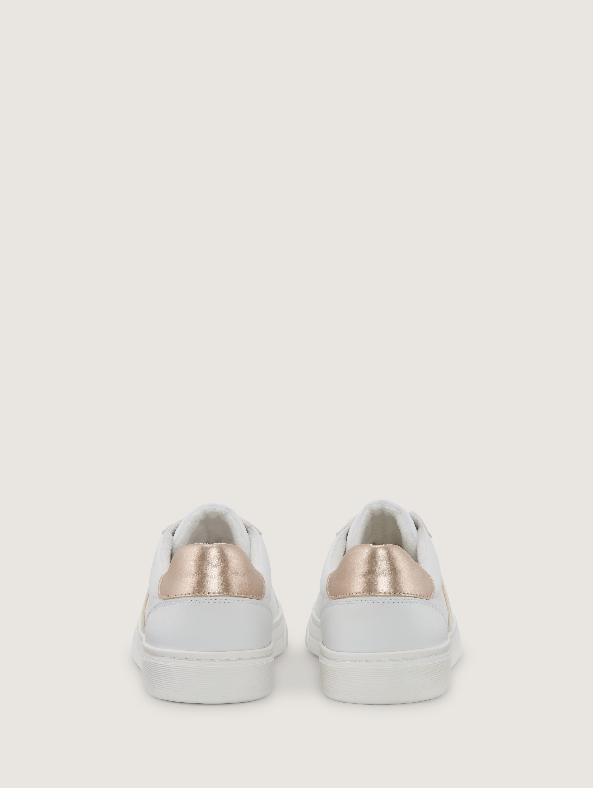Sneaker mit Metallic-Details - white - Produkt-Rückansicht