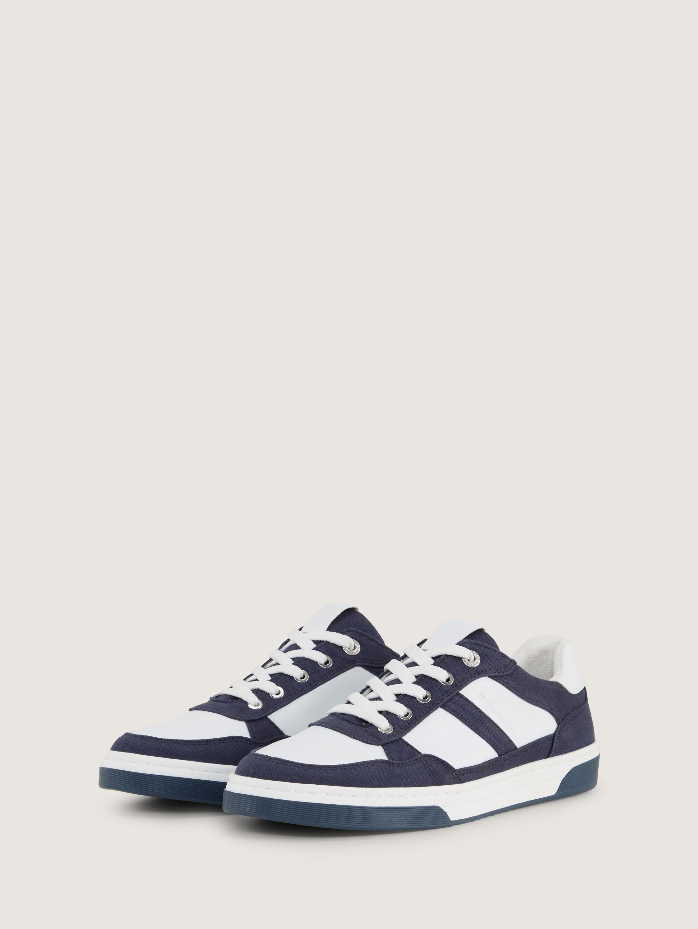 Sneaker mit Colour-Blocking - navy - seitliche Produkt-Ansicht