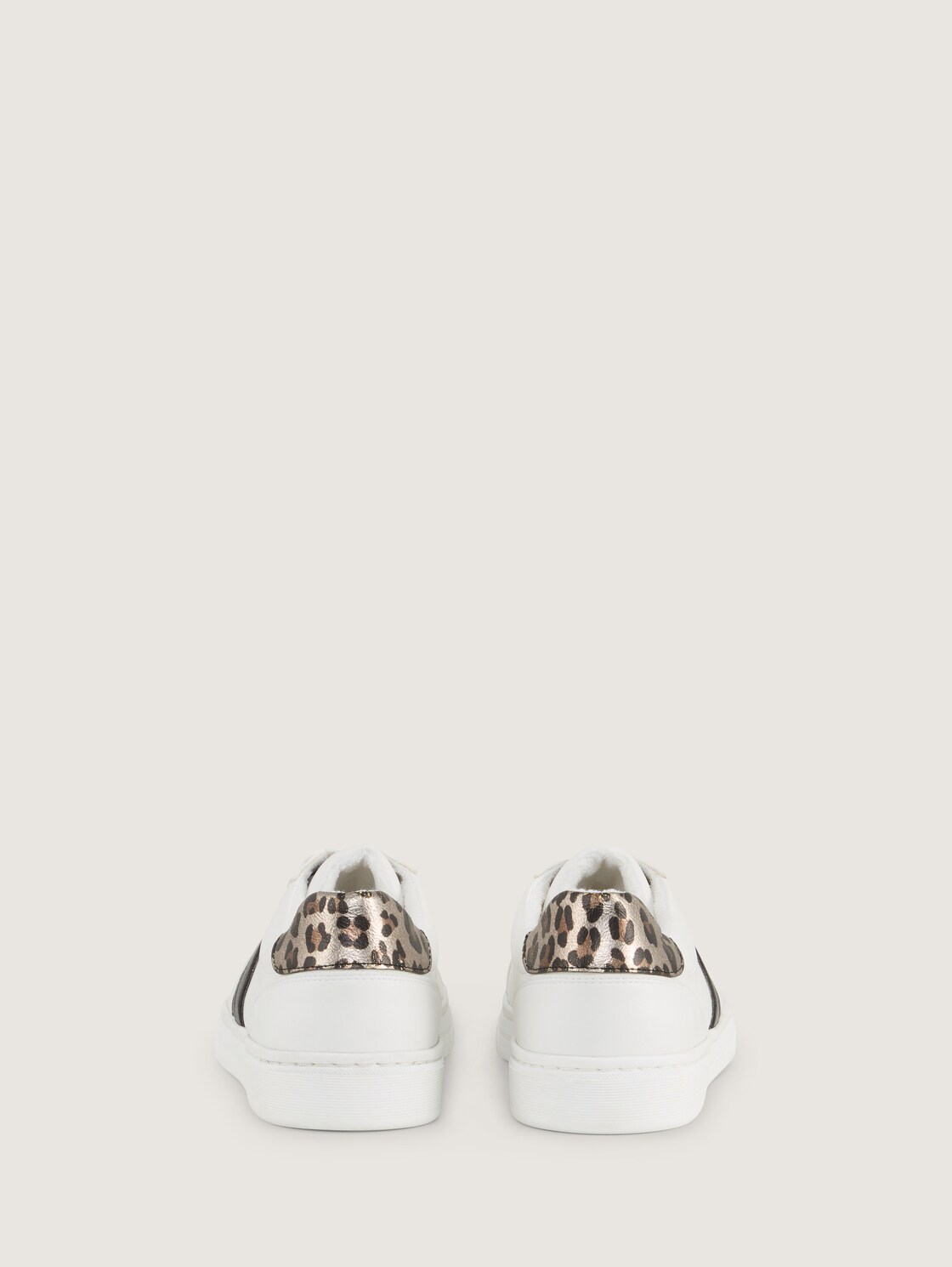 Sneaker mit Glanz-Details - white-black - Produkt-Rückansicht