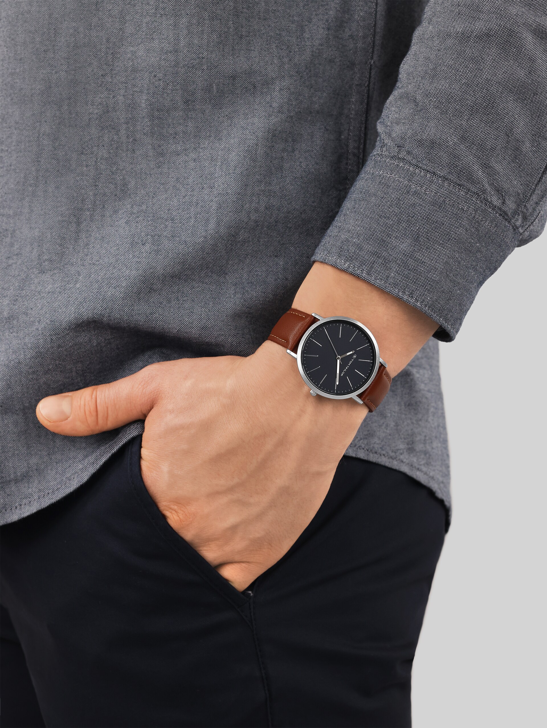 Silver wristwatch, brown dial, 40 mm - silver